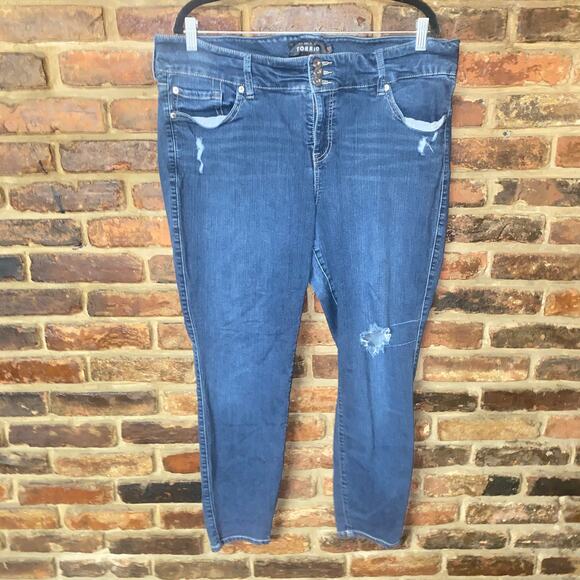 Torrid Medium Wash Blue Distressed Denim Stretch Jegging Jeans Women's Size 22 - Picture 1 of 7